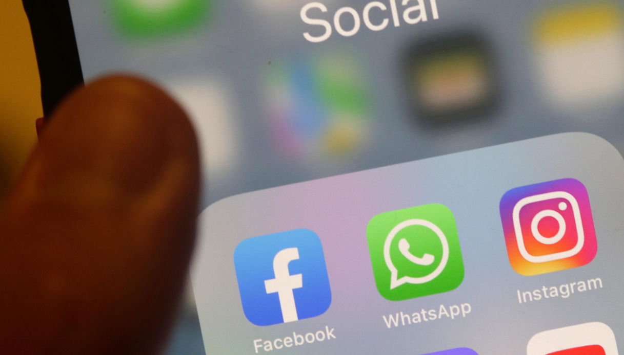 Facebook e Instagram diventano a pagamento: quanto costeranno