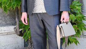 Gli uomini giocano in borsa, ecco i modelli che piacciono a lui