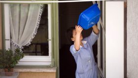 Più controlli su colf e badanti: arriva la stretta del Governo