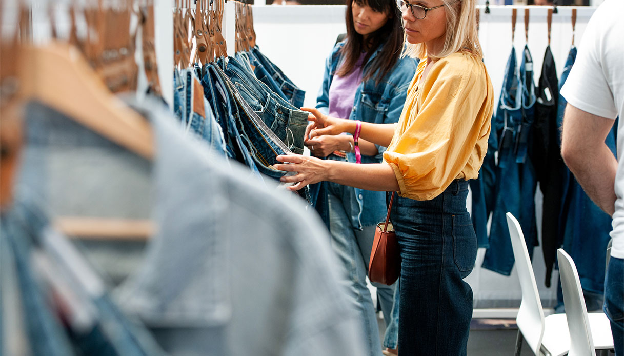 Denim Première Vision, a Milano si celebra l’iconico tessuto dei blue jeans