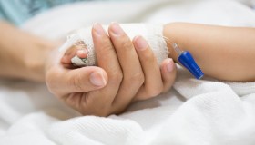 Il caso del bambino che si è ustionato bevendo un integratore: cosa sappiamo