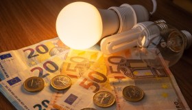 Bollette, l’Italia è tra i Paesi europei più cari: -50% in Spagna