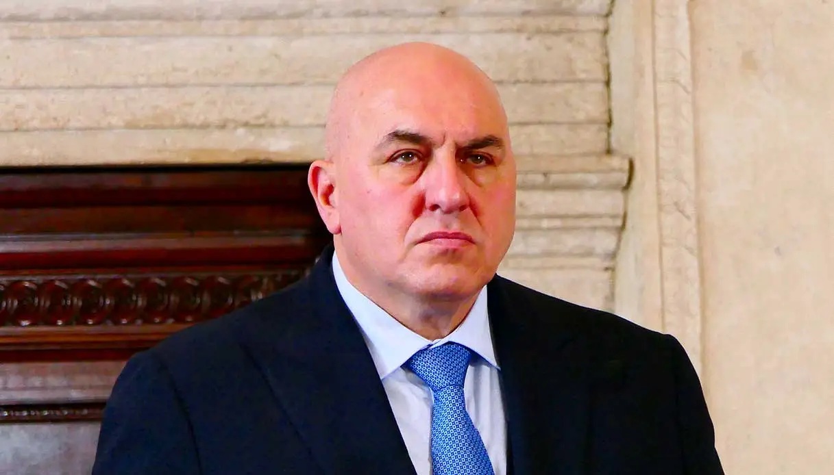 Scontro Crosetto-Magistratura: cos’è successo e cosa rischia il governo