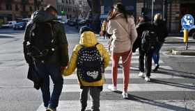 Assegno unico, lettera d’infrazione dall’Ue: cosa rischia l’Italia