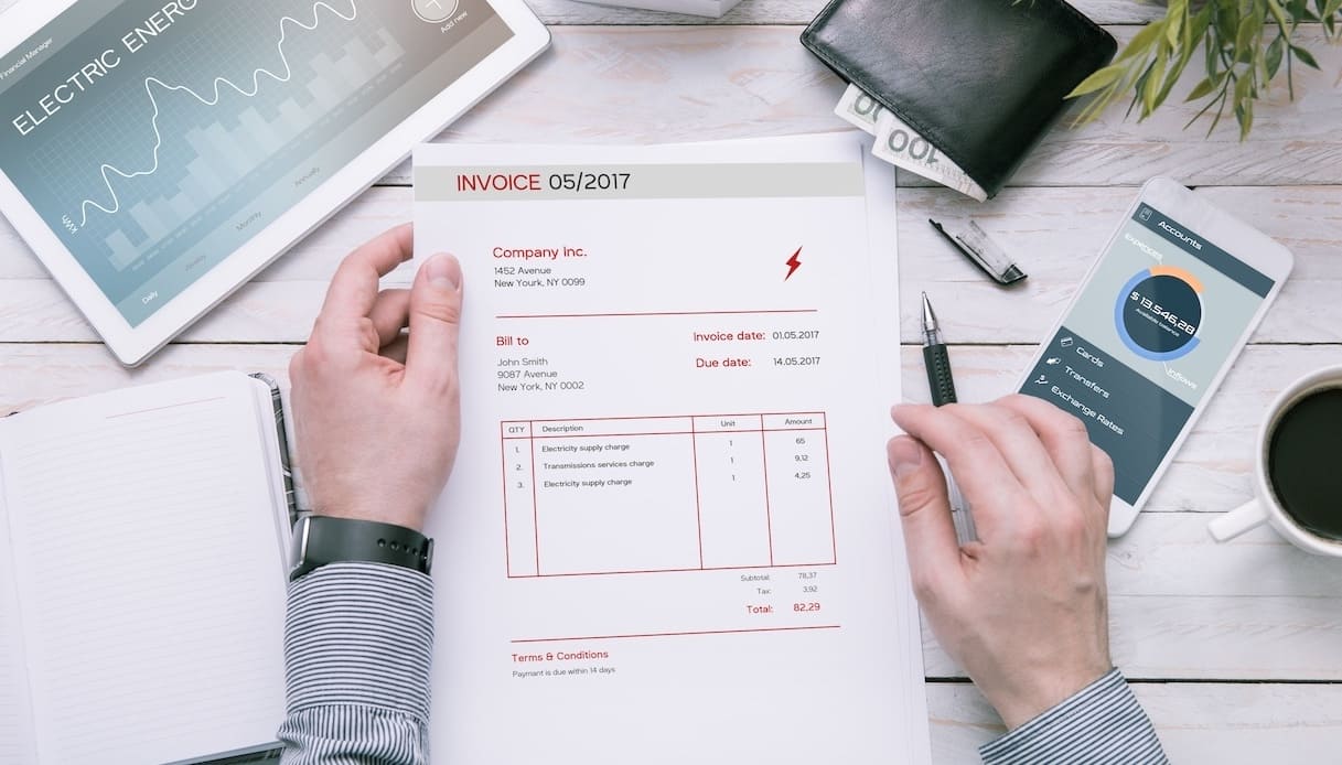 A Natale sempre più clienti esteri: dal codice destinatario al PDF, mini-guida alla fattura corretta