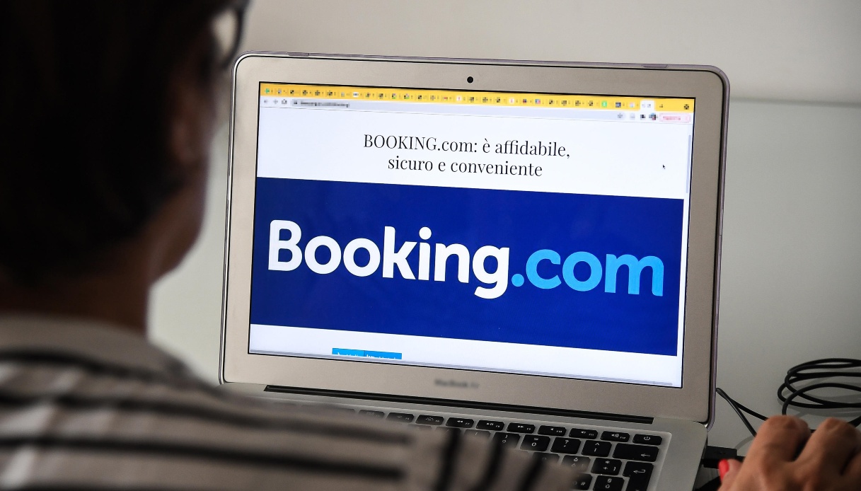 Stangata per Booking: quanto dovrà versare al Fisco italiano