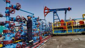 Crollo dei prezzi, cosa sta succedendo al petrolio