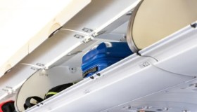 Non solo caro voli: le spese extra in aereo sono da record