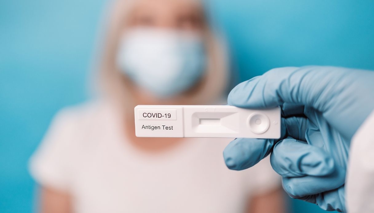 I sintomi della nuova variante Covid: come distinguerla dall’influenza