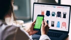 Temu contro Shein, è guerra tra i due colossi cinesi della moda: accuse di “intimidazioni mafiose”