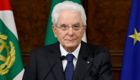 Mattarella firma il ddl sulla carne sintetica, ma l’UE blocca la legge
