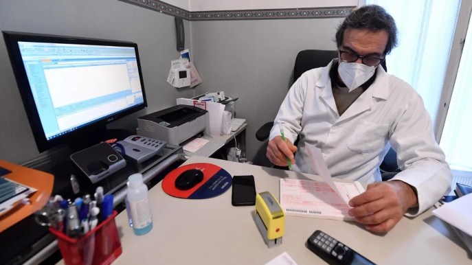 Addio alla vecchia ricetta cartacea: per farmaci e visite diventa definitiva quella elettronica
