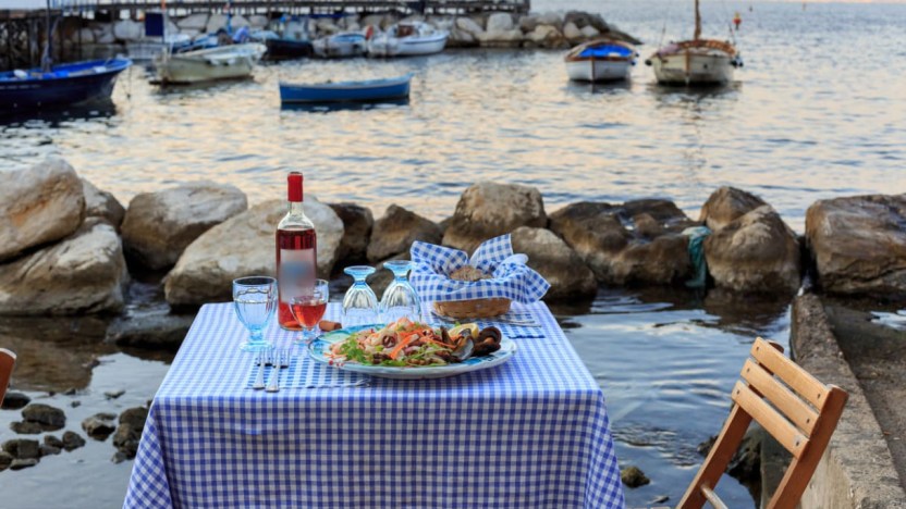 La Campania è la regione dove si mangia meglio nel mondo: 7 italiane tra le prime 10, la classifica
