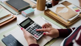 Partite Iva, acconto da pagare entro il 27 dicembre. Ma non tutti devono versare