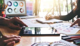 L’AI nemica dei colletti bianchi: i 10 lavori che possono essere sostituiti