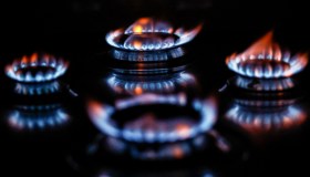 Bollette luce e gas, Arera ai cittadini: “Non accettate offerte al telefono”