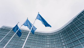 La Commissione Ue approva 4 miliardi di aiuti di stato per batterie e pannelli solari