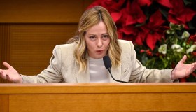 Meloni: “Su elezioni europee non ho ancora deciso”. Da cosa dipende la sua scelta? Può farlo?