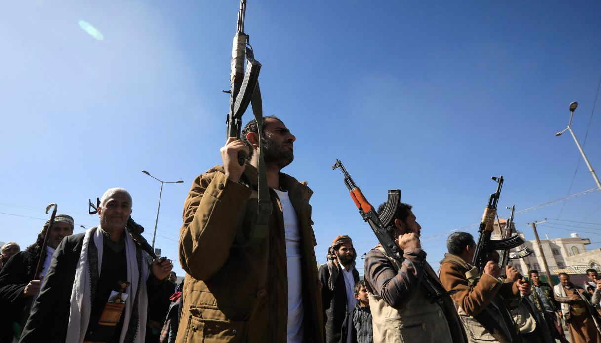 Houthi, chi sono i ribelli alleati di Hamas e dietro gli attacchi in Mar Rosso