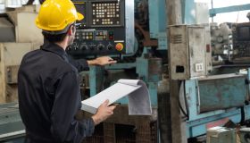 L’industria italiana è crollata negli ultimi 15 anni: solo il Nord-Est resiste