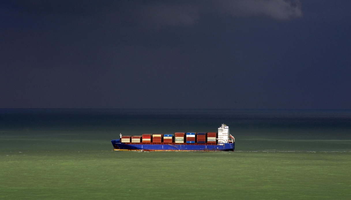 La crisi del Mar Rosso non ha fine: quanto ci costa il blocco dei trasporti