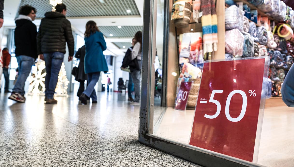 Saldi, falsa partenza nella prima settimana: -8% di vendite