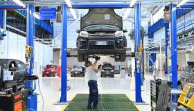 Auto, Urso contro Stellantis: arrivano nuovo produttore in Italia e revisione degli incentivi