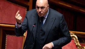 Mar Rosso, è guerra ibrida. Crosetto pronto a reclutare riservisti: “Il mondo è cambiato, l’Italia si prepari”