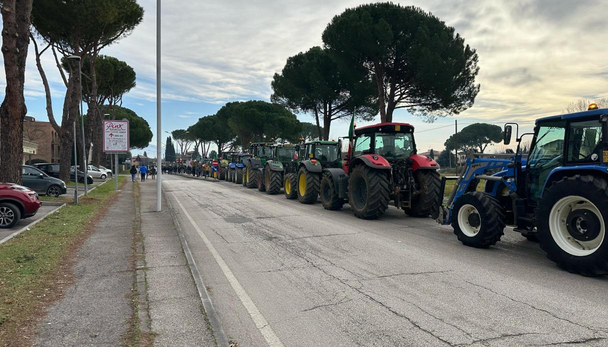 Proteste dei trattori anche in Italia: le città bloccate. Perché gli agricoltori manifestano
