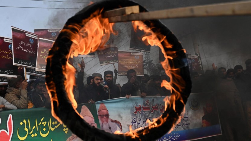 L’Iran attacca e il Pakistan risponde, la guerra si allarga: perché e cosa succede ora