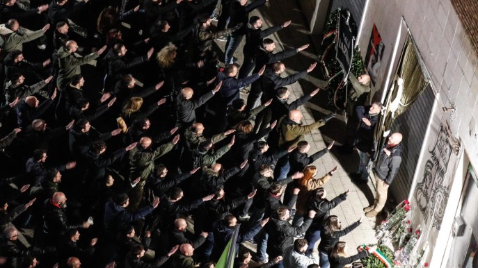 Il saluto romano alla commemorazione Acca Larentia è apologia del fascismo? Cassazione pronta a decidere