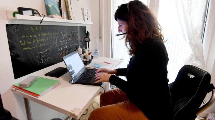 Smart working, chi lavora da casa fa meno carriera