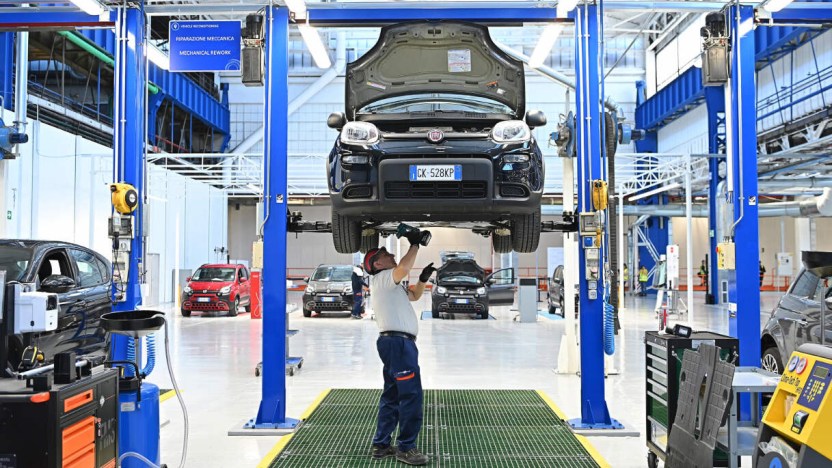 Stellantis blocca la produzione per 3 settimane nello stabilimento di Mirafiori