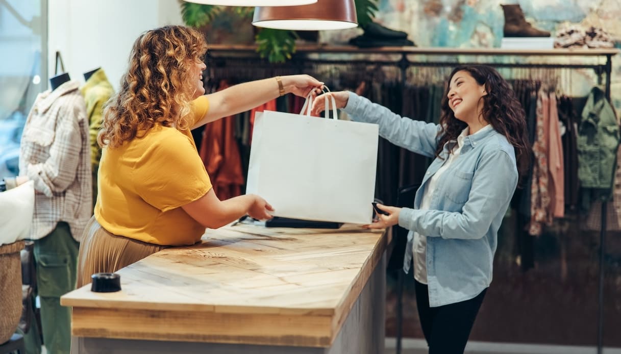 Tax free shopping: soglia scende a 70 euro. Migliorano le agevolazioni per i clienti extra Ue