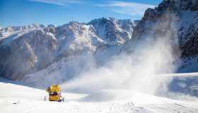 Sciare, la neve artificiale costa molto all’ambiente