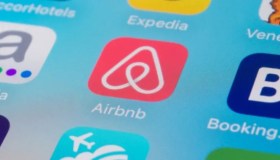 Airbnb, ricavi sopra le attese ma in Italia le tasse pesano: persi 349 milioni