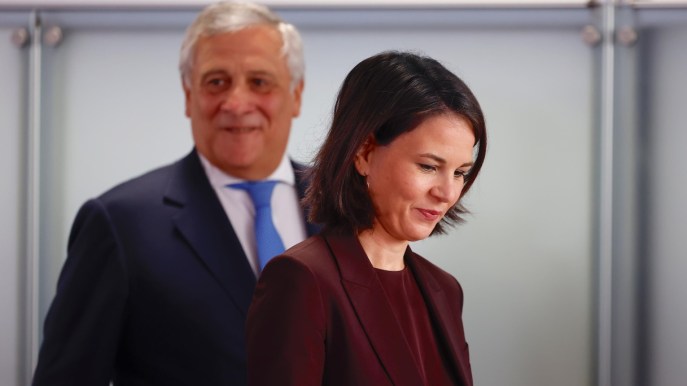 Ministra tedesca Baerbock nella bufera per il nonno nazista: le accuse in Germania