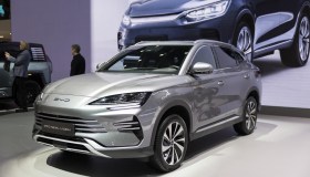 Byd in Italia, Giorgia Meloni corteggia la Cina: il segreto dei prezzi bassi