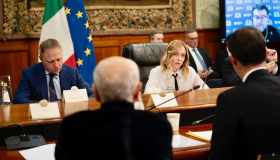 Esenzione Irpef sotto i 10mila euro agli agricoltori: l’apertura di Meloni ai trattori