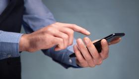 Pensioni e bonus sullo smartphone: arriva il canale WhatsApp dell’Inps