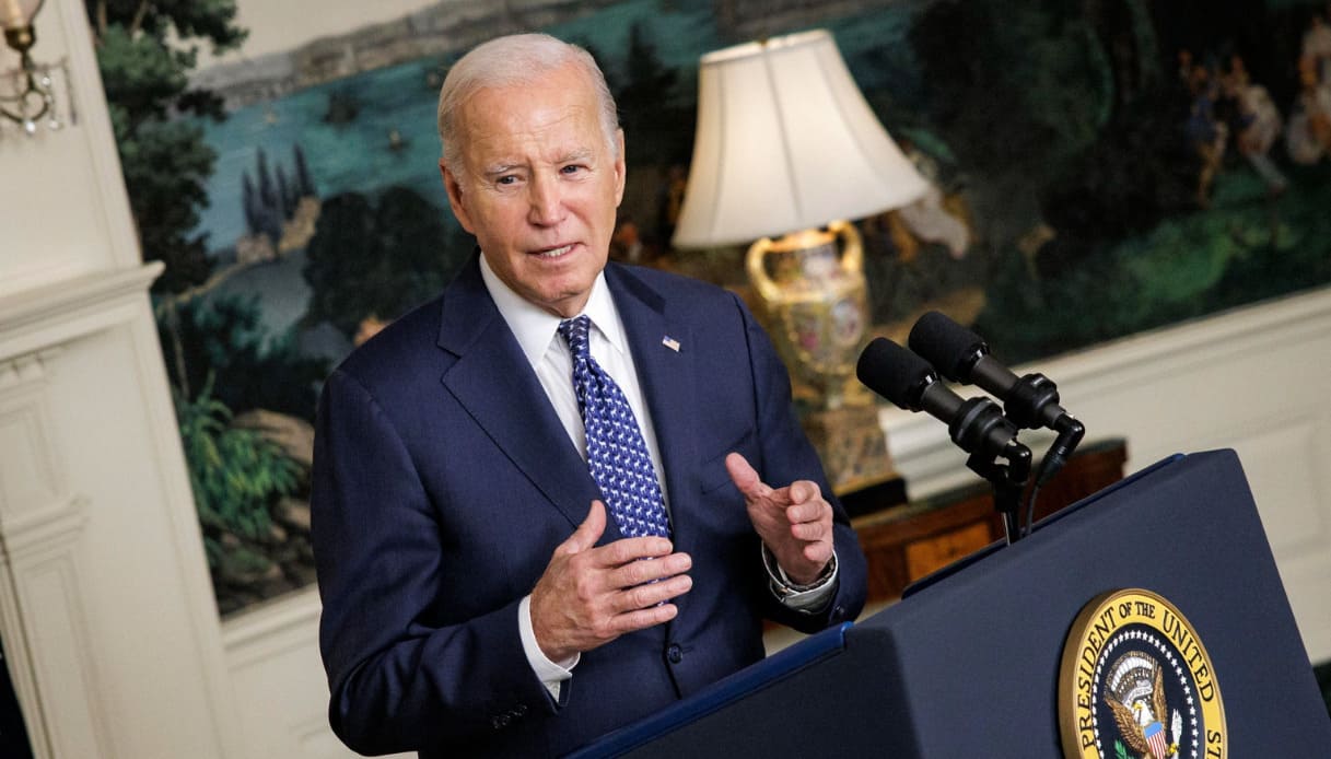 Biden “anziano smemorato” secondo un report: presidente Usa in difficoltà contro Trump, chiesta la rimozione