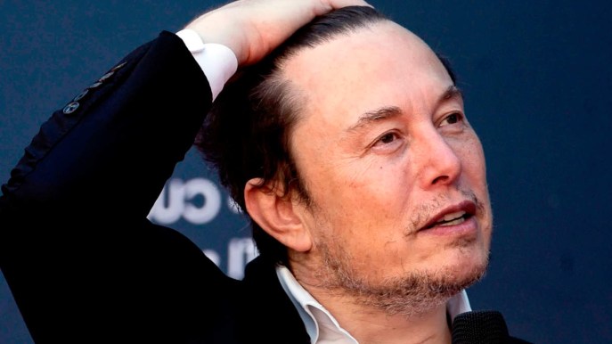 Tesla richiama 2,2 milioni di auto, è la quarta volta in pochi mesi: rischio incidenti
