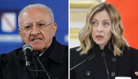 De Luca paga i manifesti contro Meloni con i soldi della Regione: quanto ha speso per la campagna