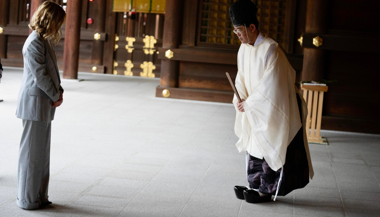 Meloni in Giappone contro l’Intelligenza artificiale: “Può spazzare via la classe media”