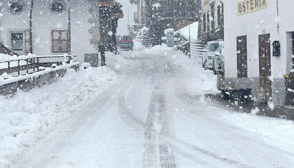 Allerta meteo arancione e gialla, tornano neve e piogge incessanti nel week-end
