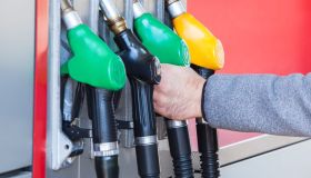 Prezzi benzina, quanto costerebbe oggi senza le tasse