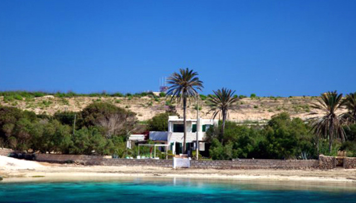 Eredità Berlusconi, venduta Villa Due Palme a Lampedusa: chi l’ha comprata