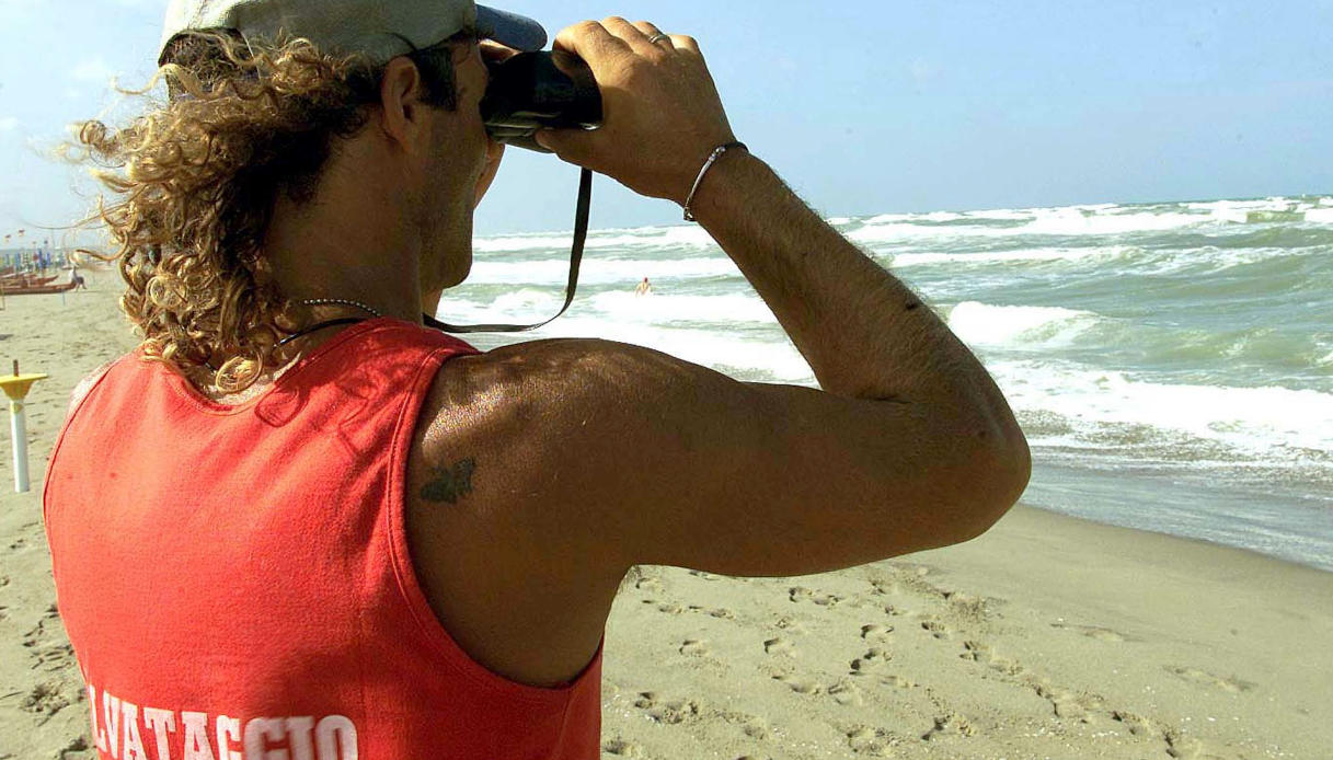 Bagnini cercasi, agli stabilimenti balneari ne servono 4.000 ma sono introvabili