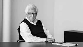 Prada conclude un anno di progressi. Bertelli: «Beneficiamo di un’eccellente visione creativa»