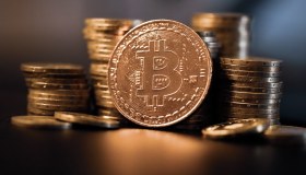 Bitcoin sale oltre i 72mila dollari infiammato dal “Trump trade”. I rischi per l’Italia